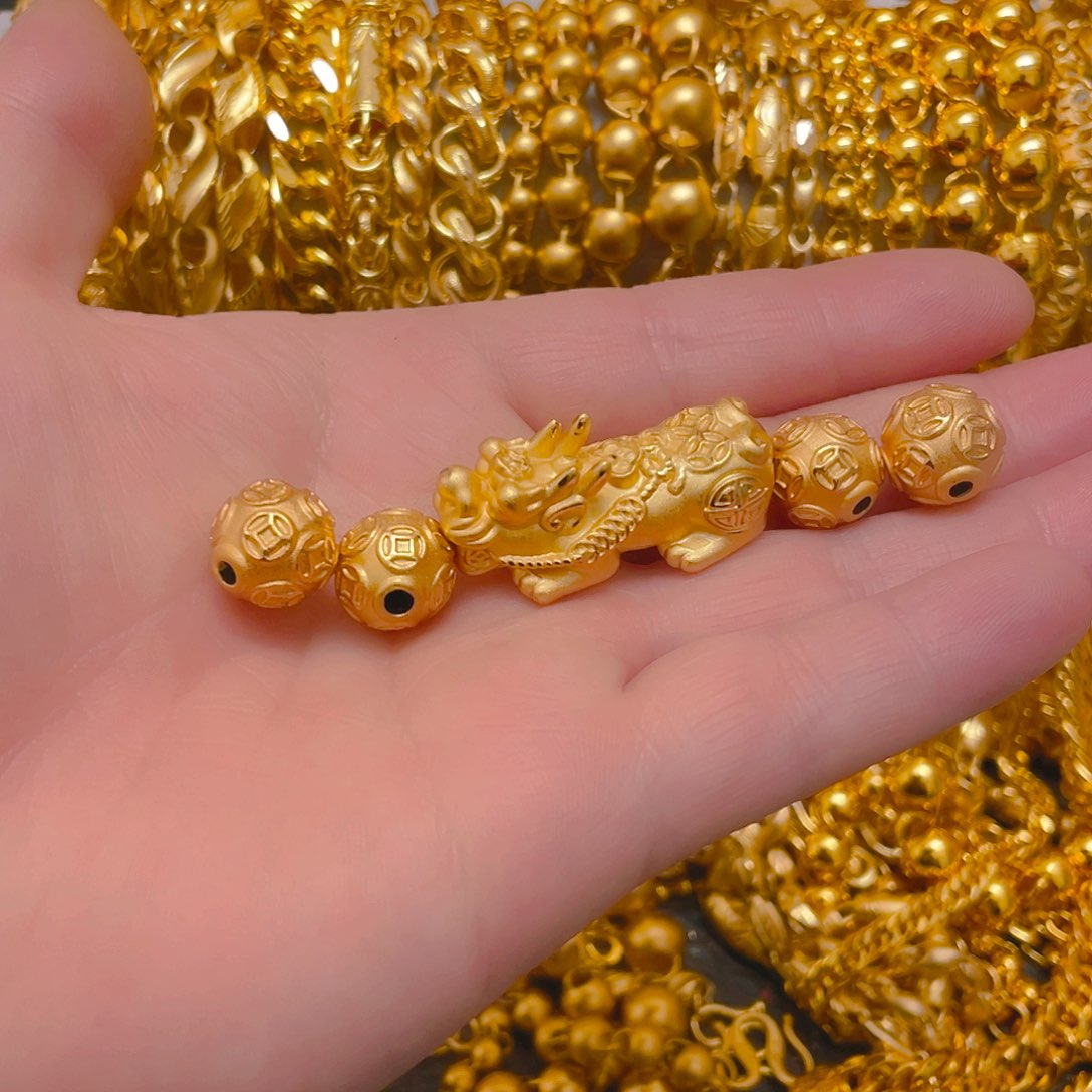 合金合金卡14的珠子加貔貅，都是空心的15颗珠子加搁片