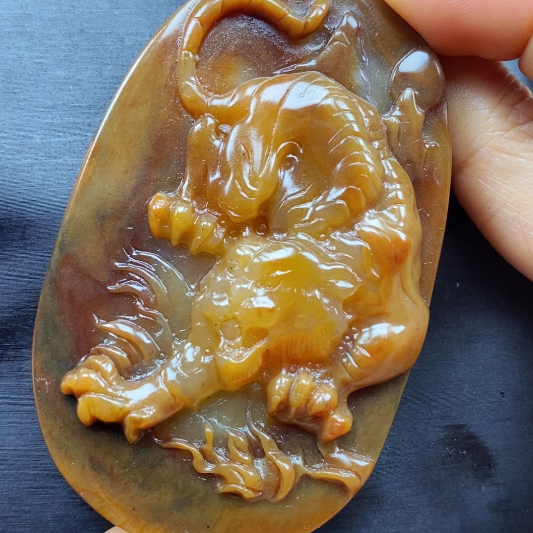 石英质玉（黄龙玉）颈饰未镶嵌