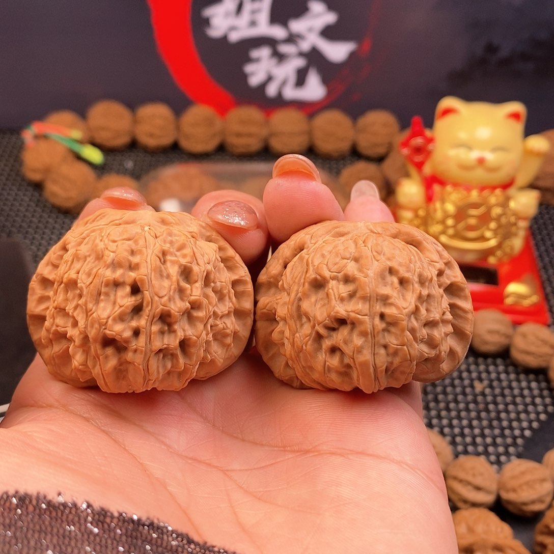 文玩核桃吊坠晨**~43尺白狮子