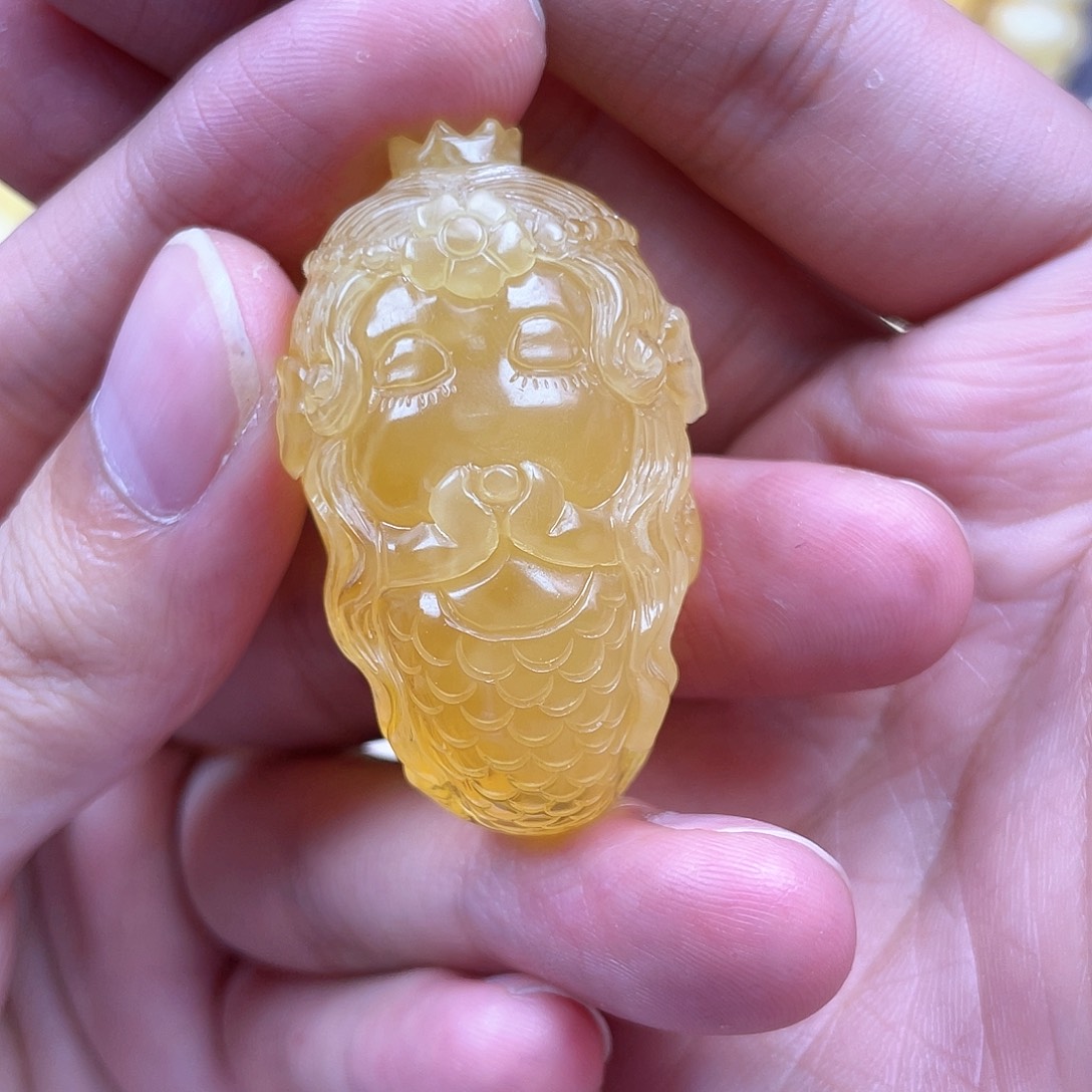 琥珀裸石未镶嵌清**淡蜜蜡