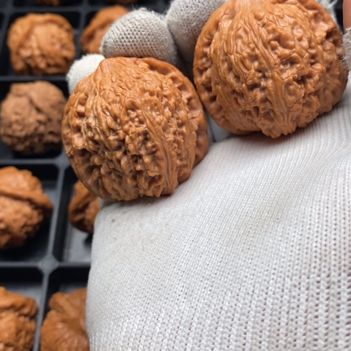 文玩核桃把件鸡**照绣球