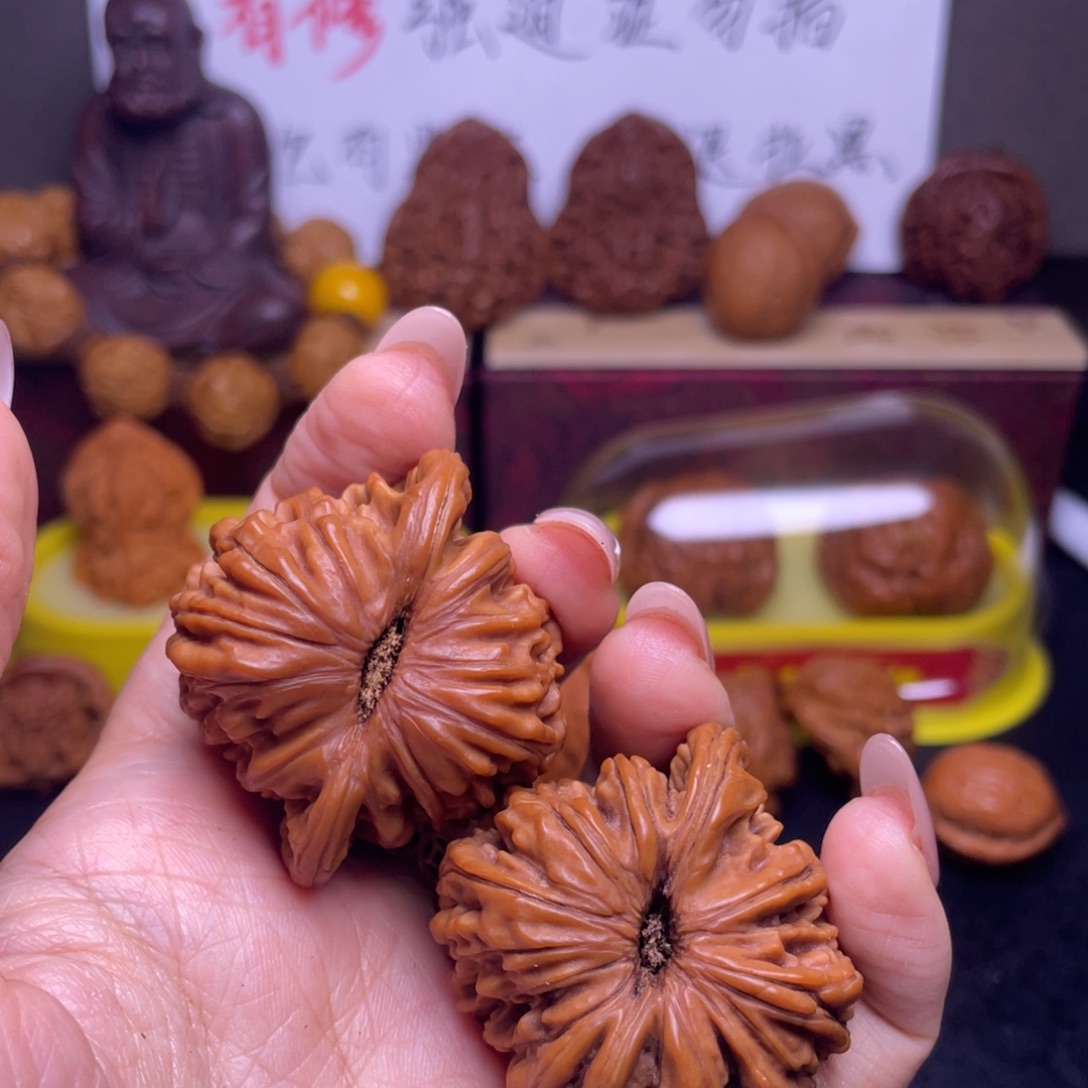 小****吊坠桃核四座楼福利