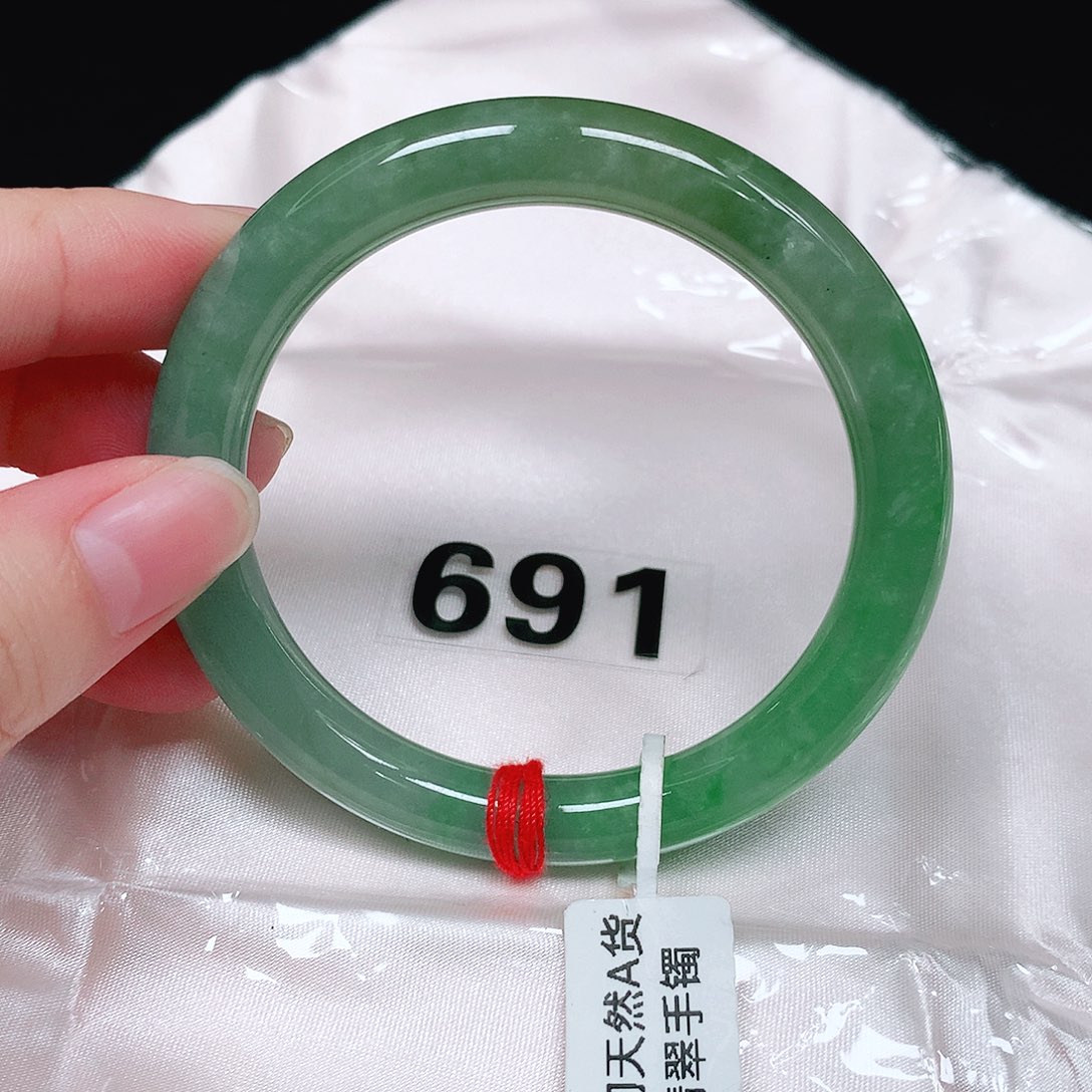 未镶嵌手镯（圆镯）翡翠