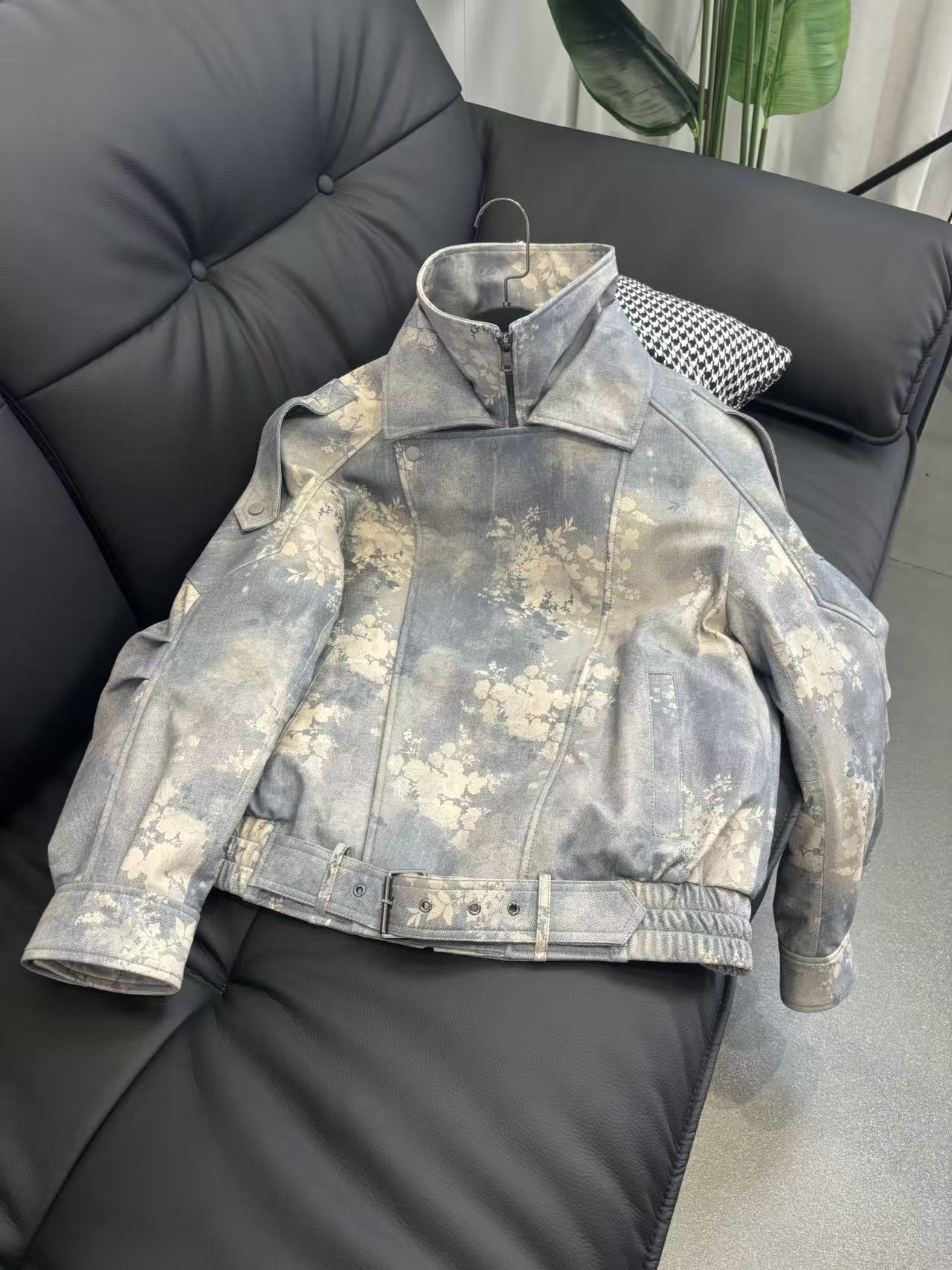 女装真皮鹅绒服羊皮欧美洗春款常规款短款女士厚款皮衣朋克风时尚