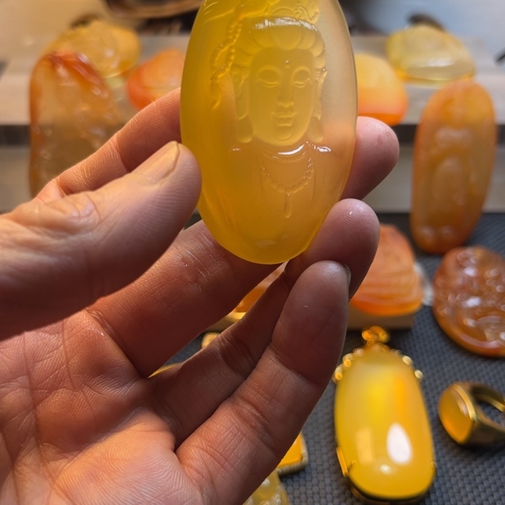石英质玉颈饰未镶嵌云**李