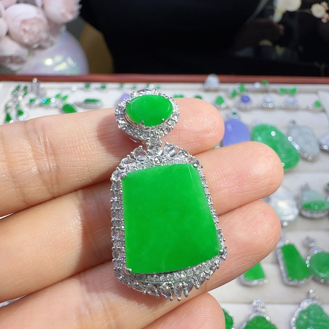 翡翠吊坠(不含链)18K金镶嵌