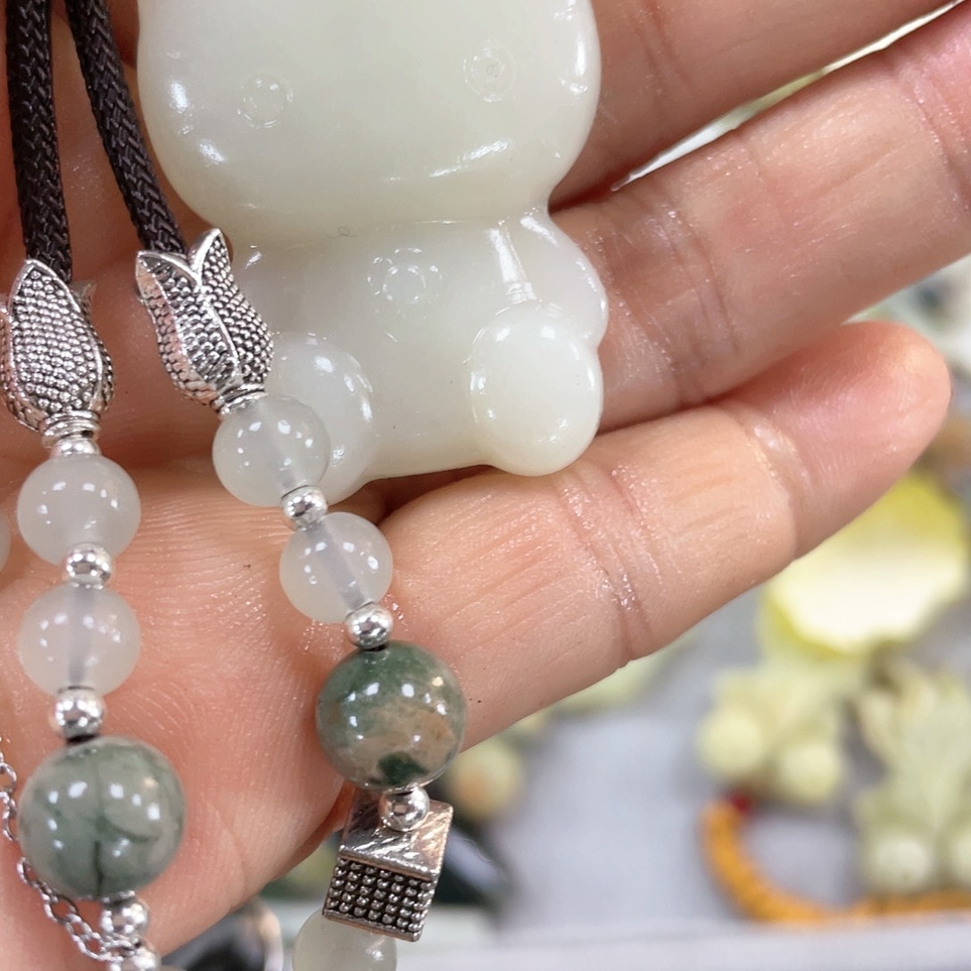 蛇纹石玉颈饰合金