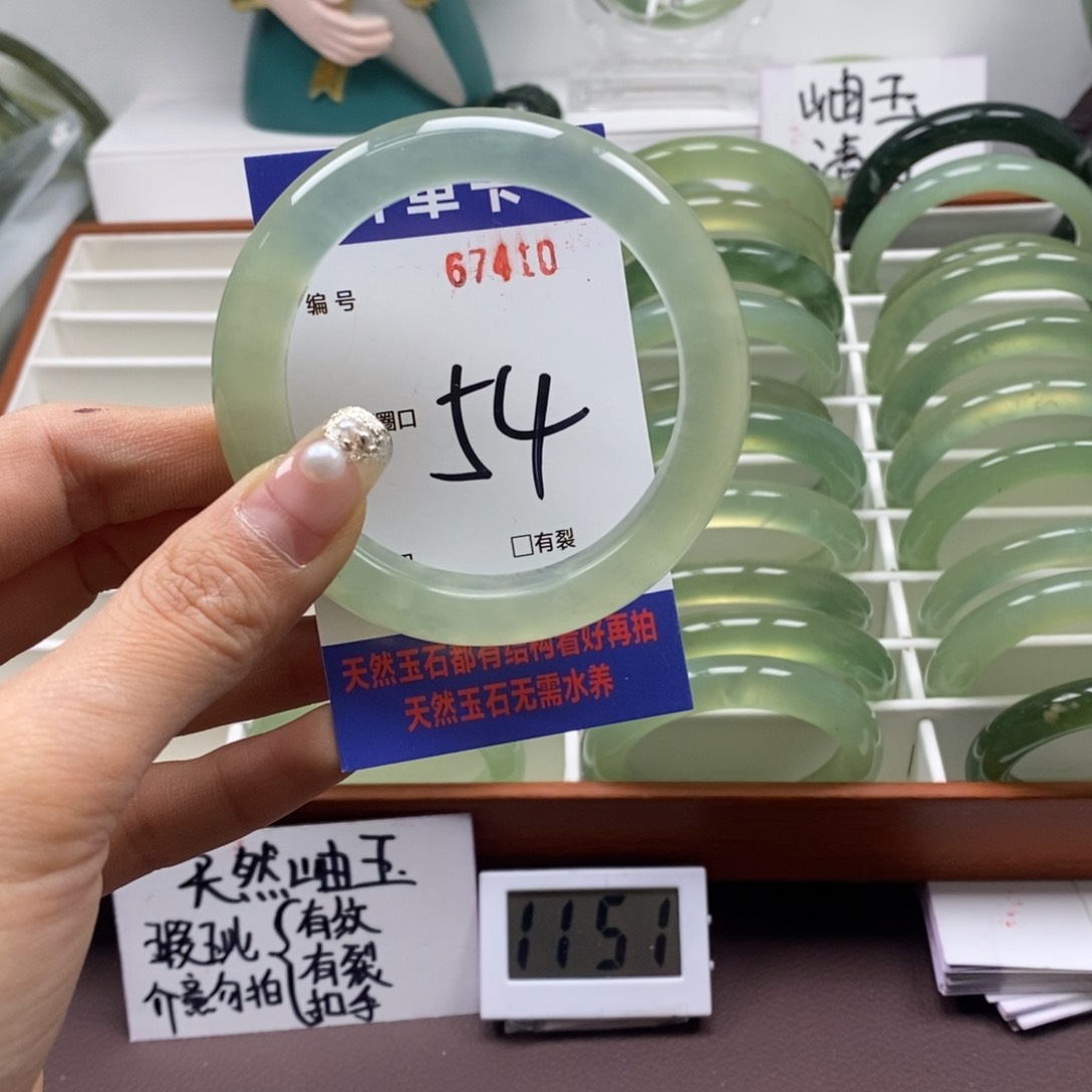 蛇纹石玉手镯未镶嵌