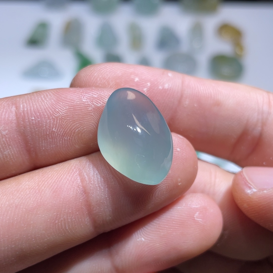 颈饰未镶嵌翡翠蓝晴随形