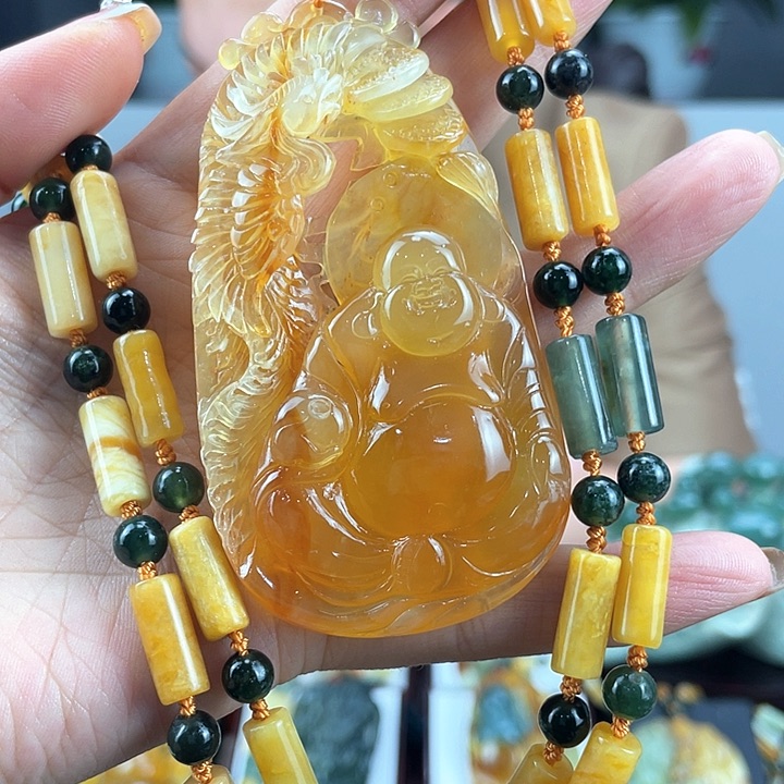 蛇纹石玉颈饰未镶嵌