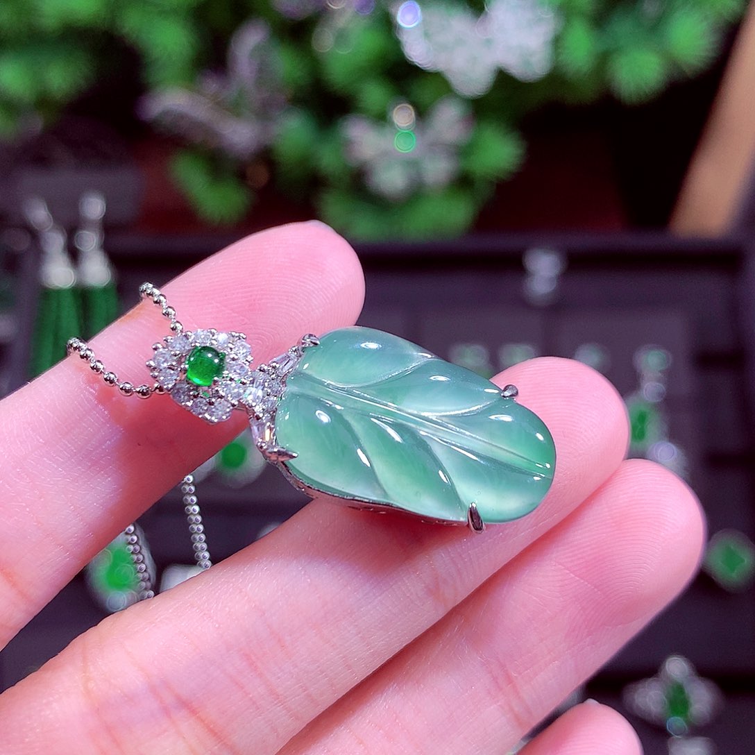 颈饰未镶嵌翡翠天然