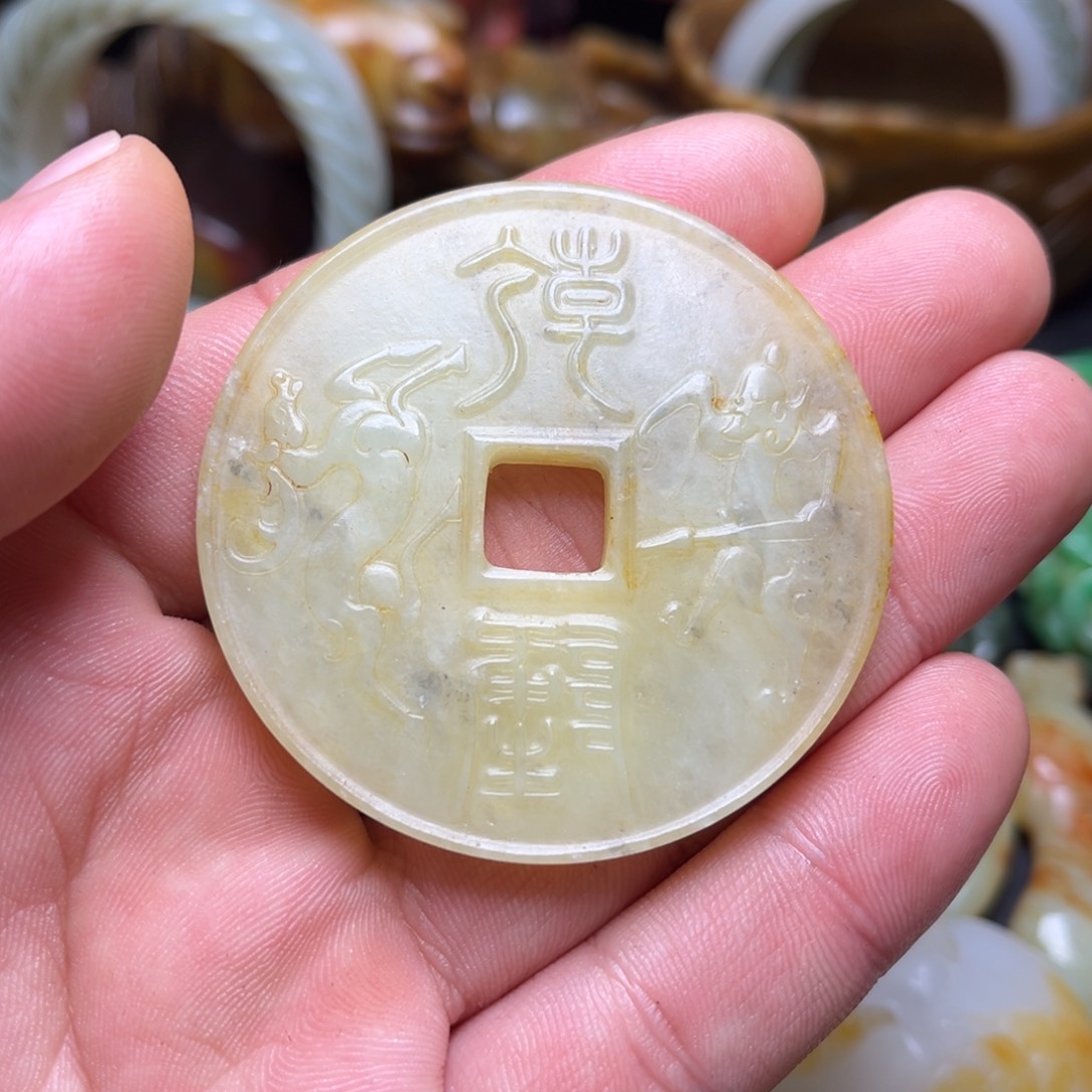 和田玉挂件未镶嵌?****