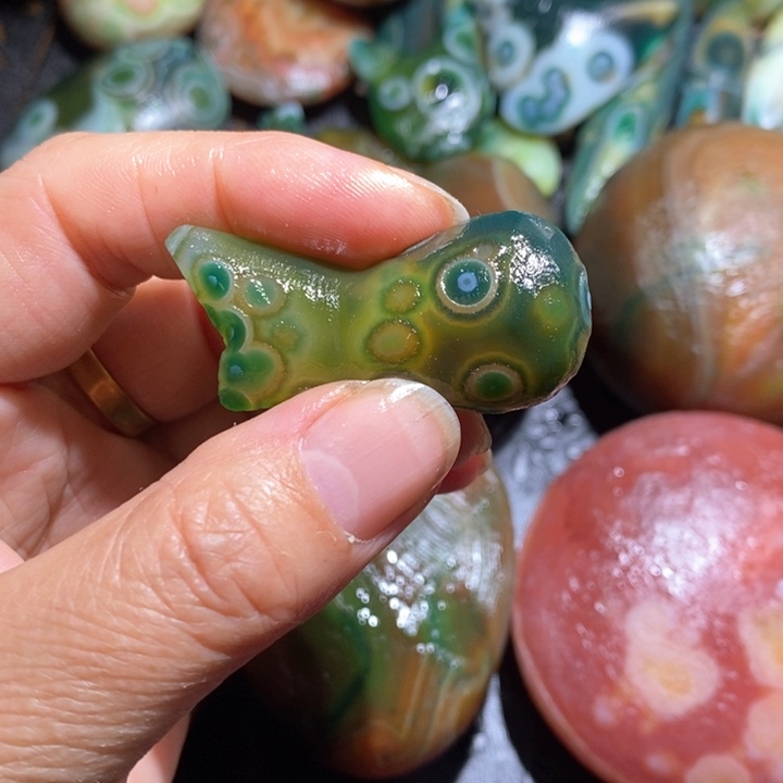 石英质玉颈饰未镶嵌的**喀