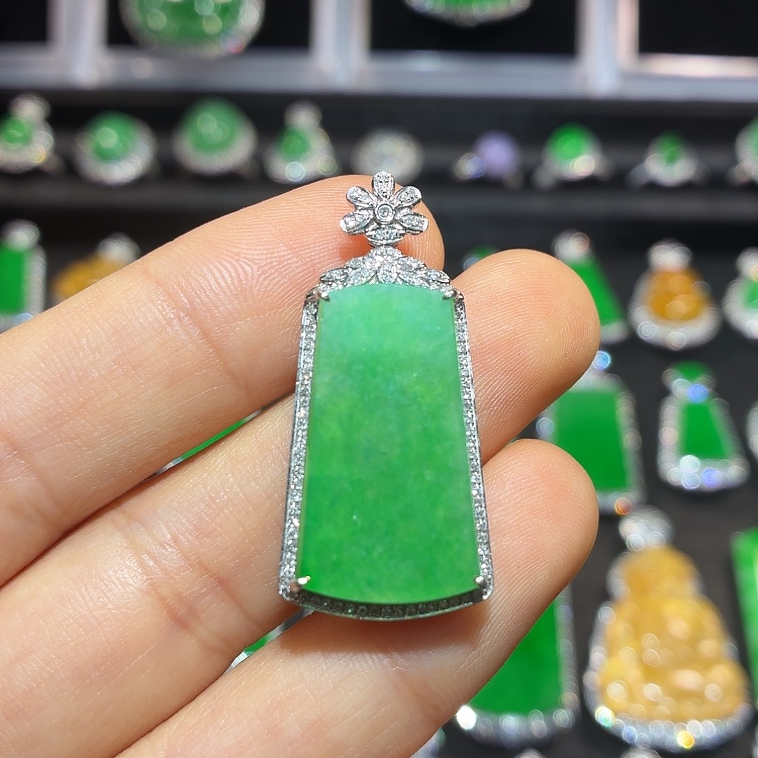 L***g翡翠18K金镶嵌吊坠(不含链)翡翠