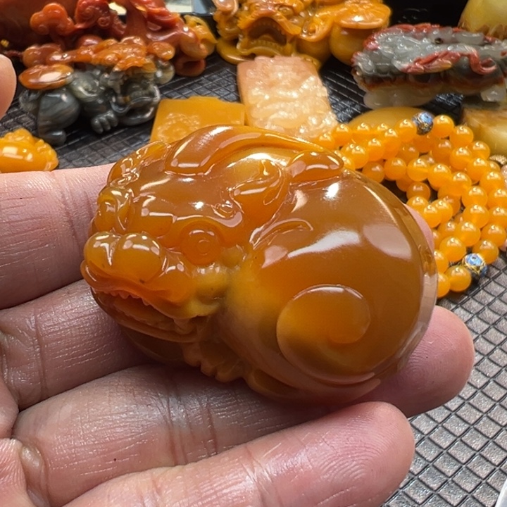 石英质玉（黄龙玉）颈饰未镶嵌