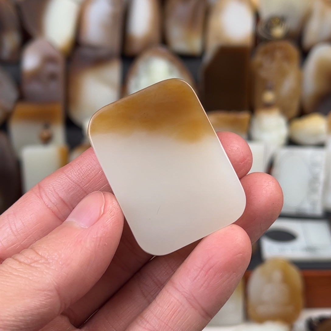 和田玉（糖玉）未镶嵌颈饰