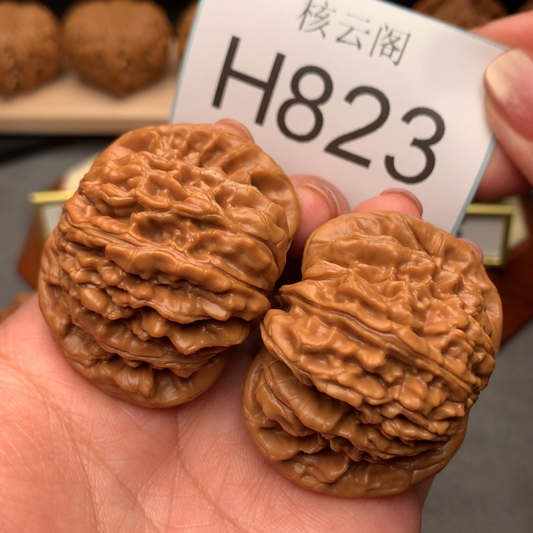文玩核桃把件46.5汉高楼