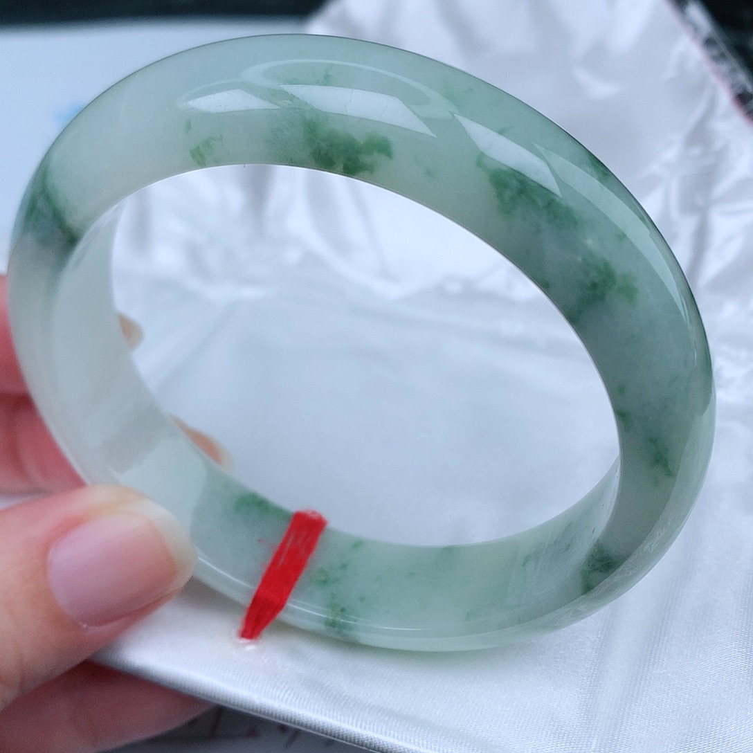 翡翠手镯未镶嵌天然