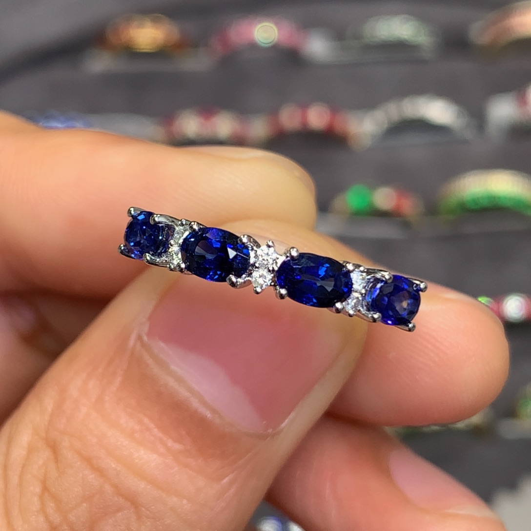 蓝宝石戒指18K金镶嵌