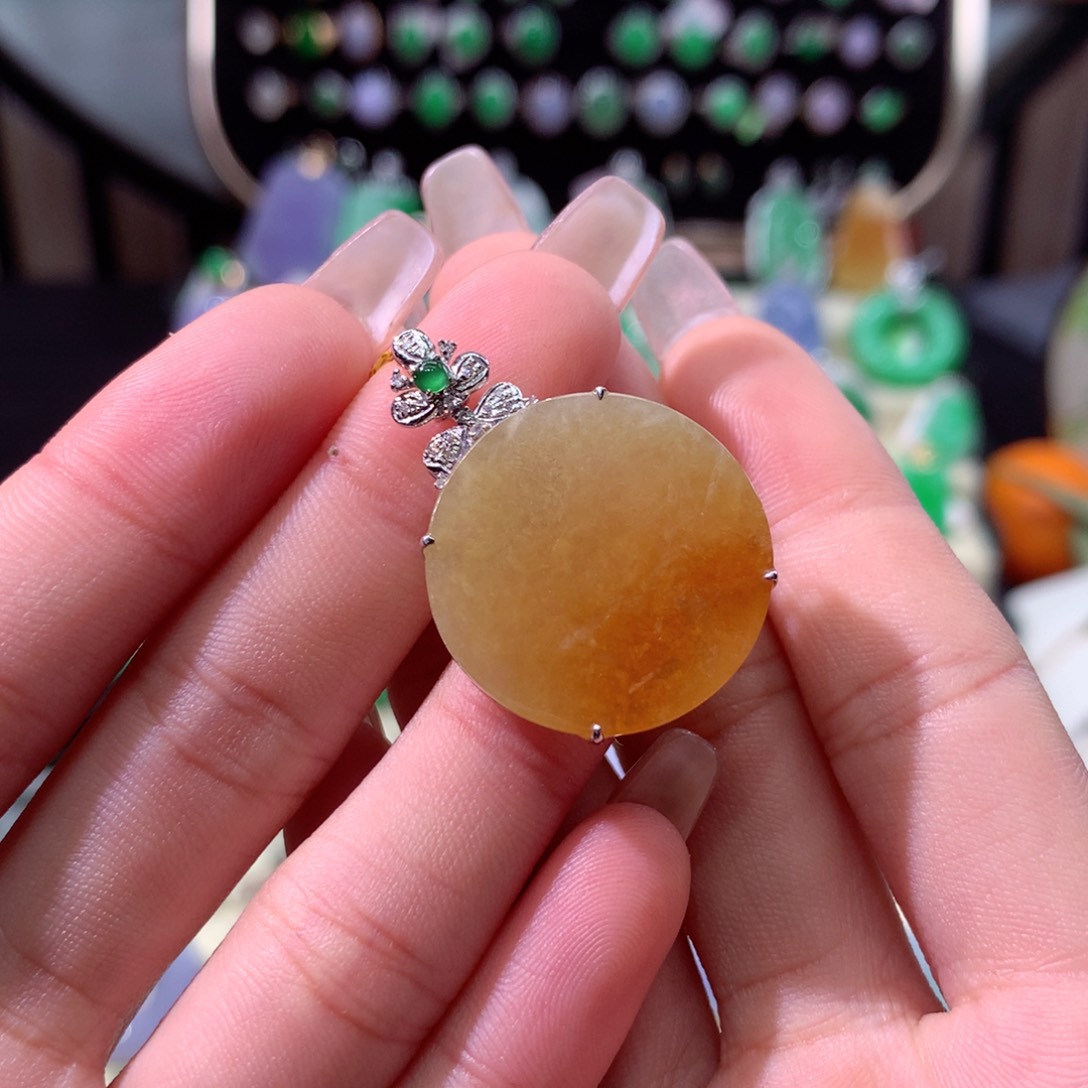 翡翠颈饰18K金镶嵌翡翠