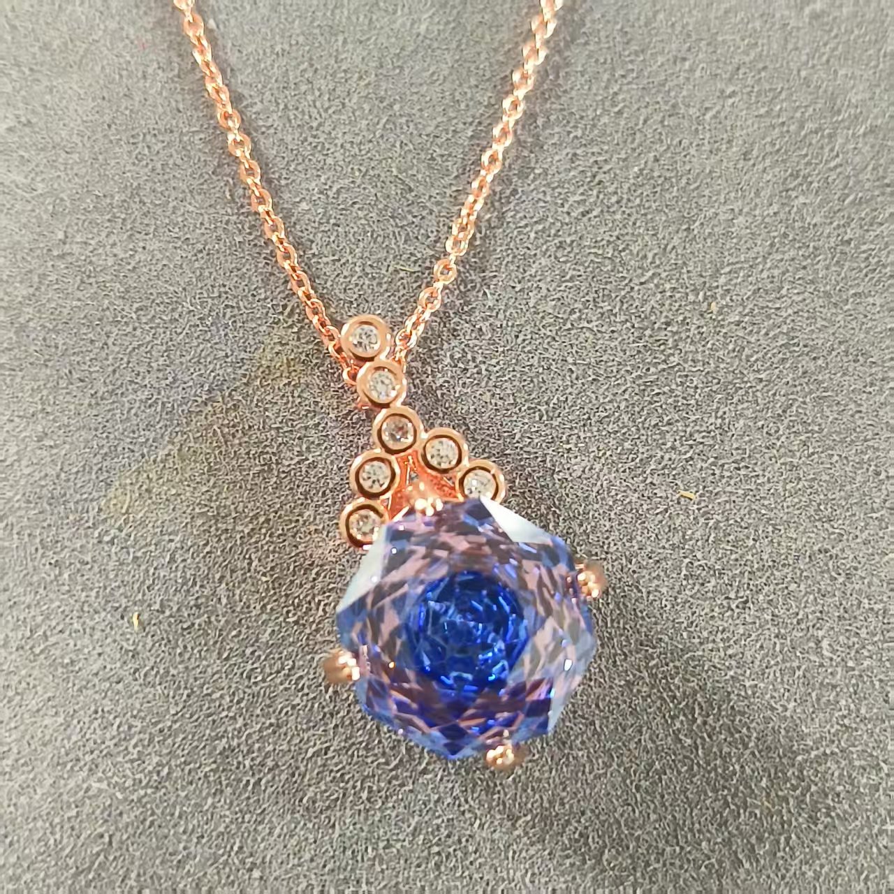 【南非定制】经典高级轻奢大气百搭吊坠xs114351