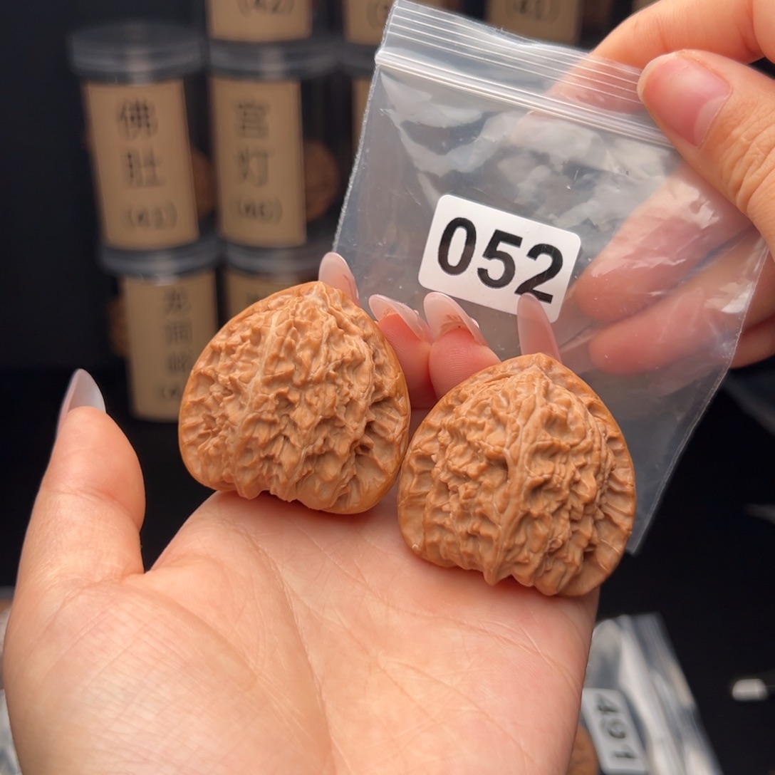 文玩核桃吊坠三角白43