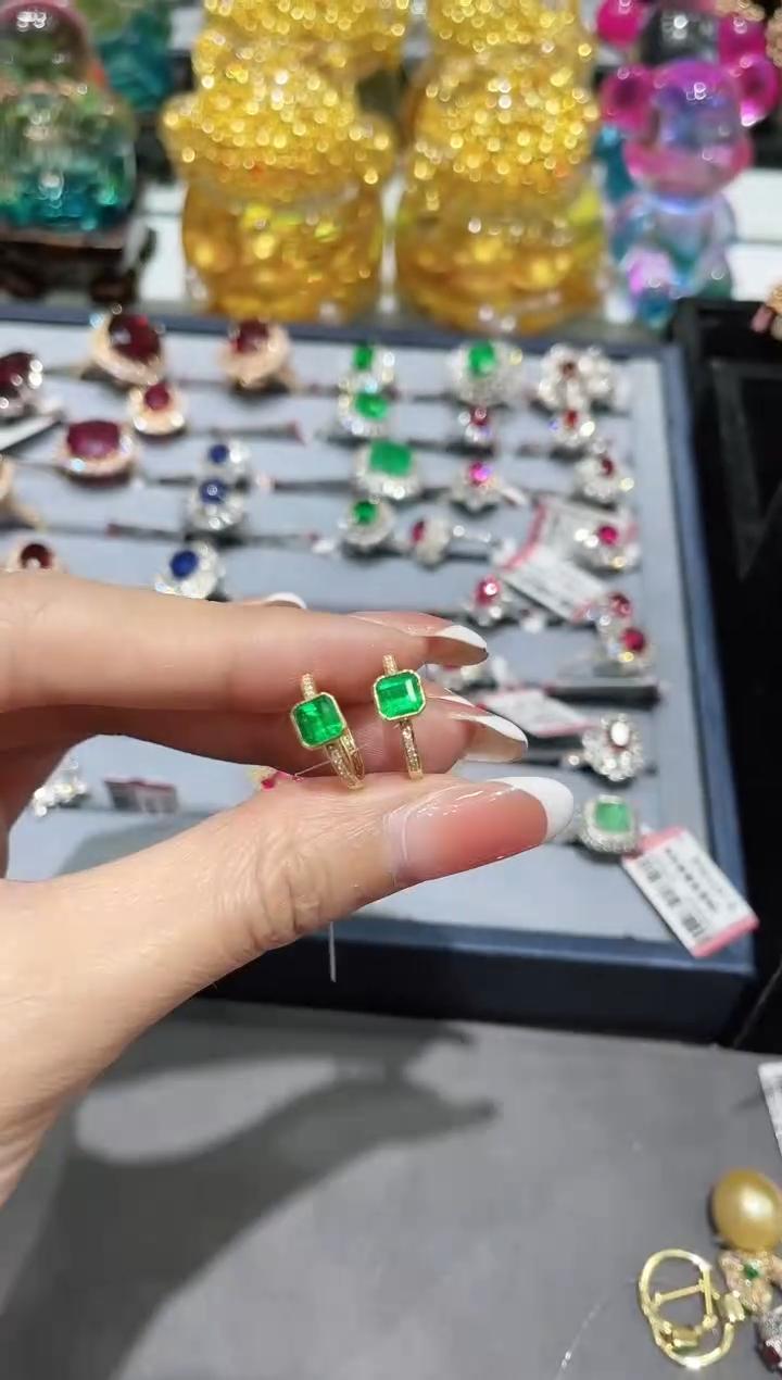 18K金镶嵌天然祖母绿耳饰耳包 K黄