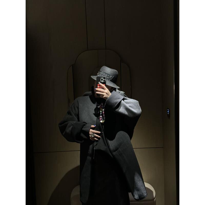 RIRV时髦-"大牌"黑色拼灰长款雅丹风外套                   