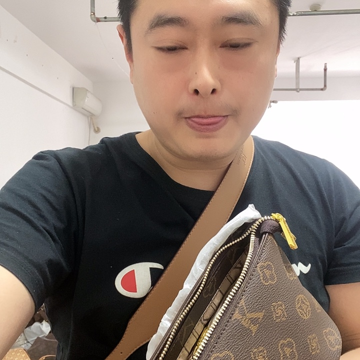 黄牛皮（革）鳄鱼皮（革）犏牛皮（革）