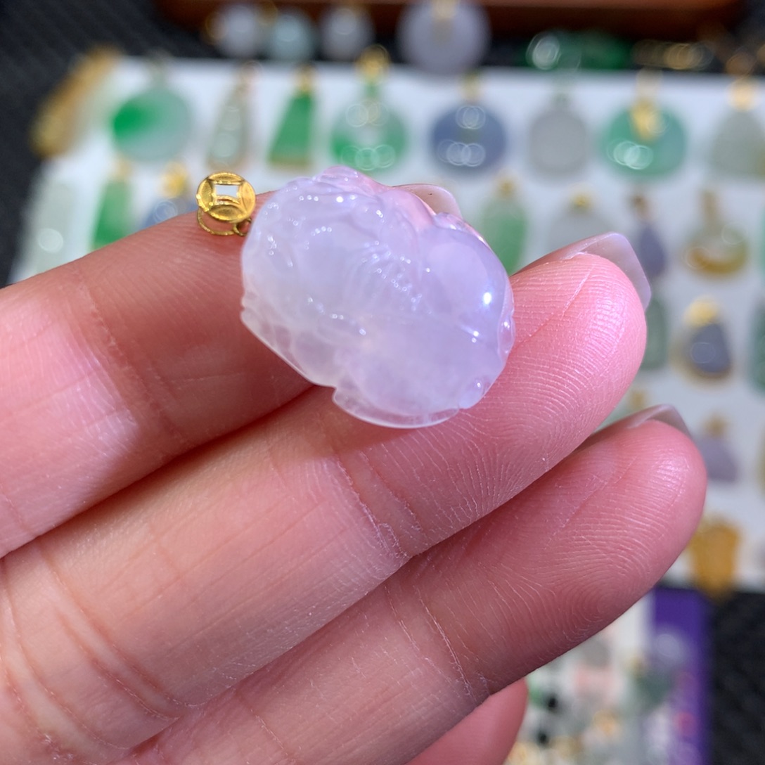 翡翠颈饰18K金镶嵌翡翠吊坠的未镶嵌