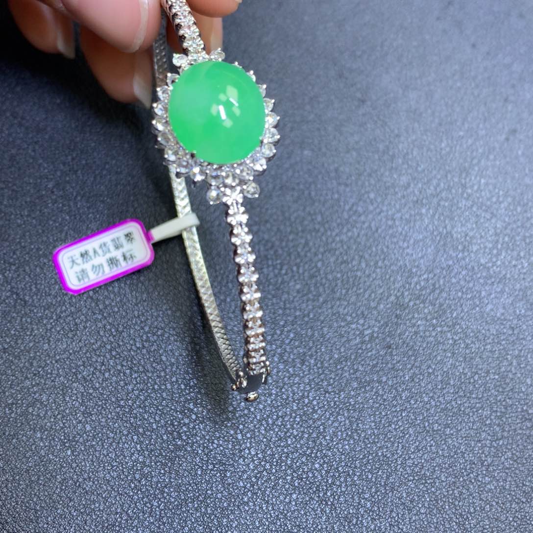 翡翠颈饰18K金镶嵌翡翠