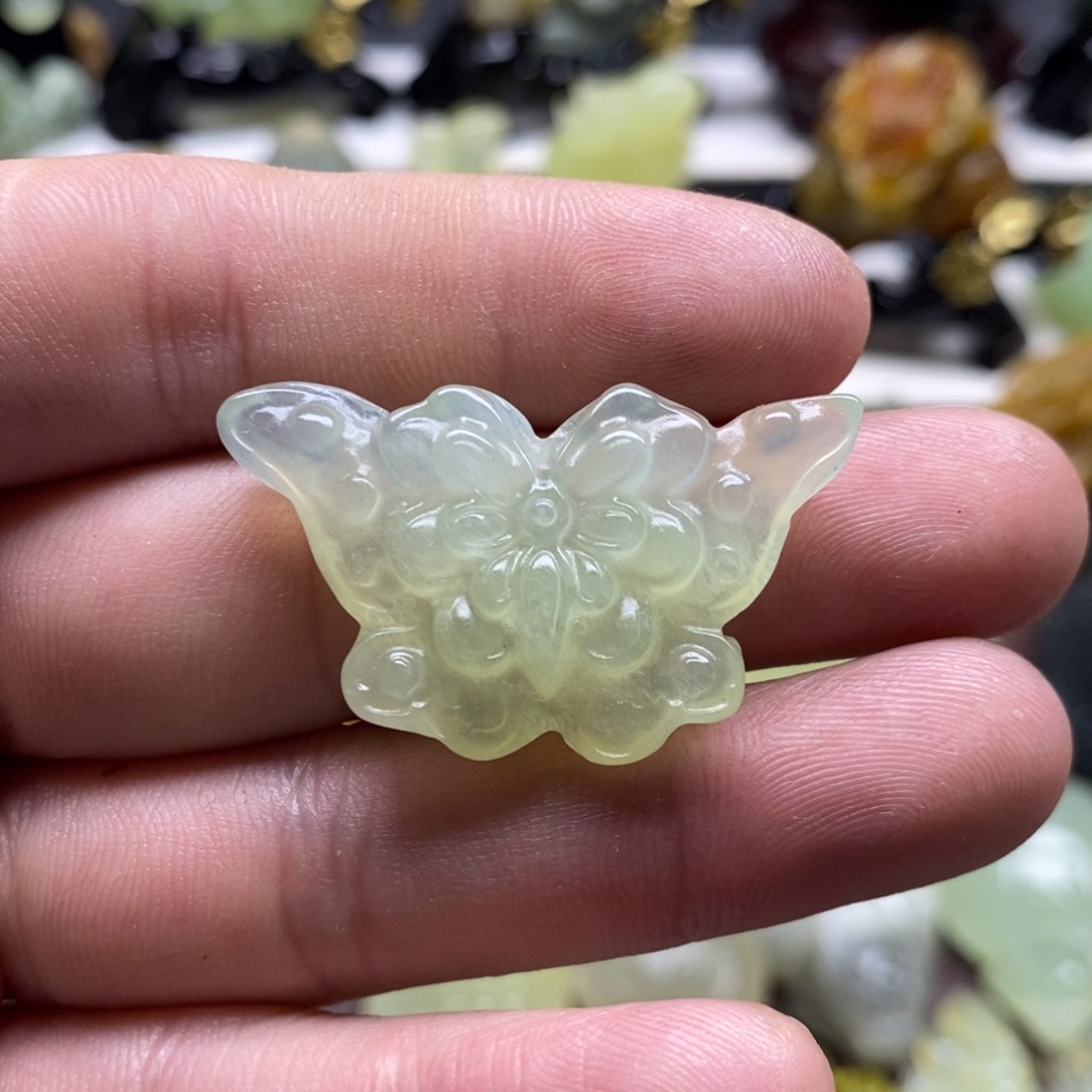 岫玉蝴蝶吊坠未镶嵌