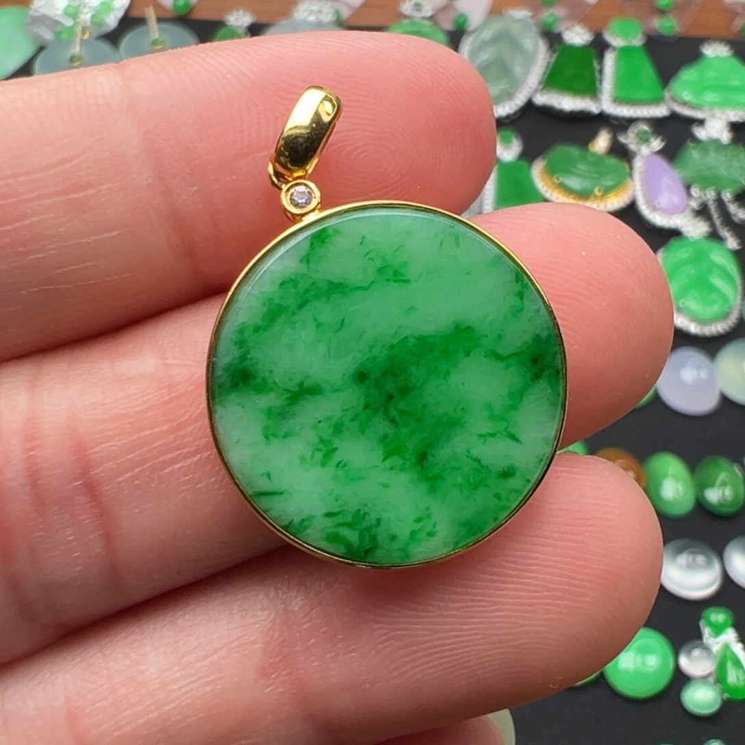 翡翠颈饰18K金镶嵌圆牌20.2