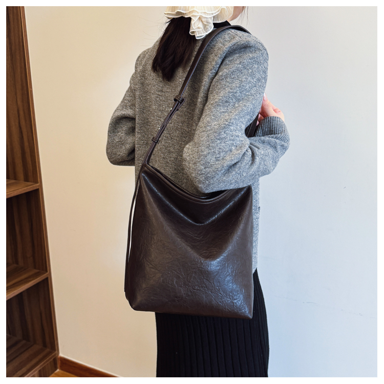 (水桶包)新款简约大包包单肩包斜挎包秋冬小众腋下肩包时尚百搭包