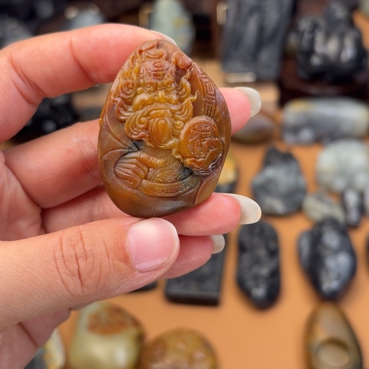 赵***豪和田玉未镶嵌颈饰