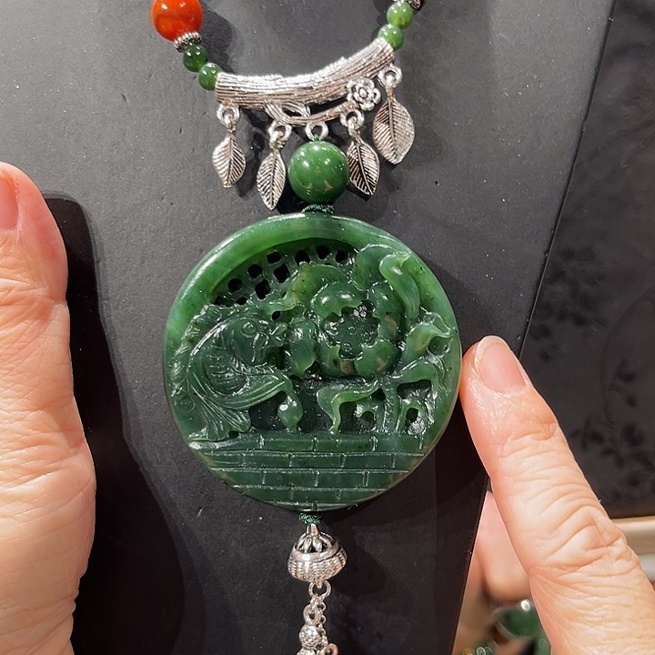 颈饰未镶嵌和田玉