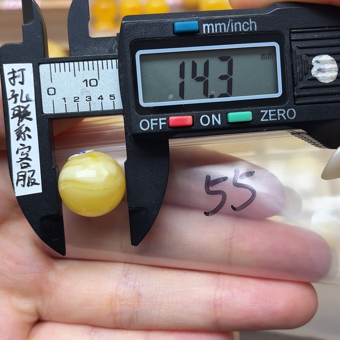 徐***_蜜蜡未镶嵌裸石蜜蜡