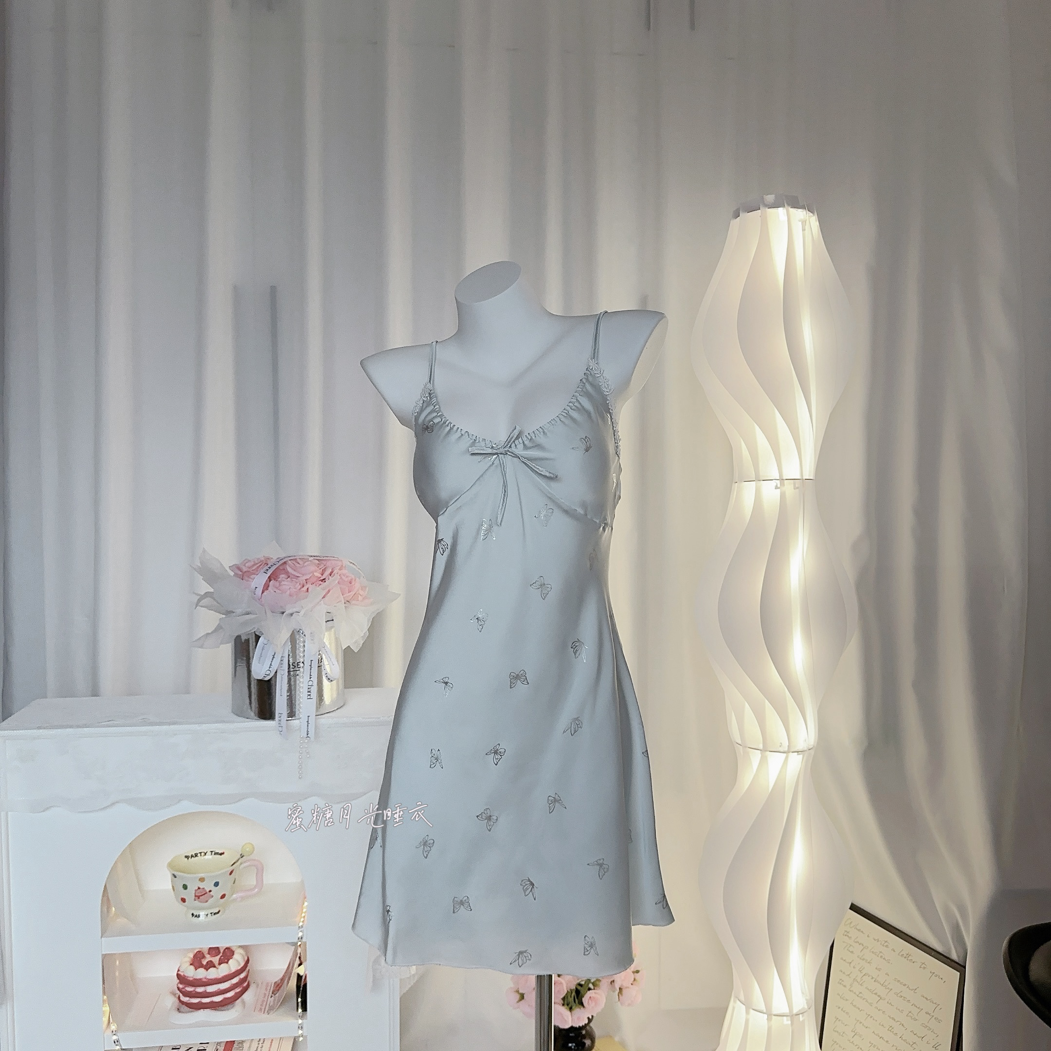 【蓝精灵】轻奢清纯少女风冰丝吊带睡裙带胸垫显瘦可外穿女生甜美风