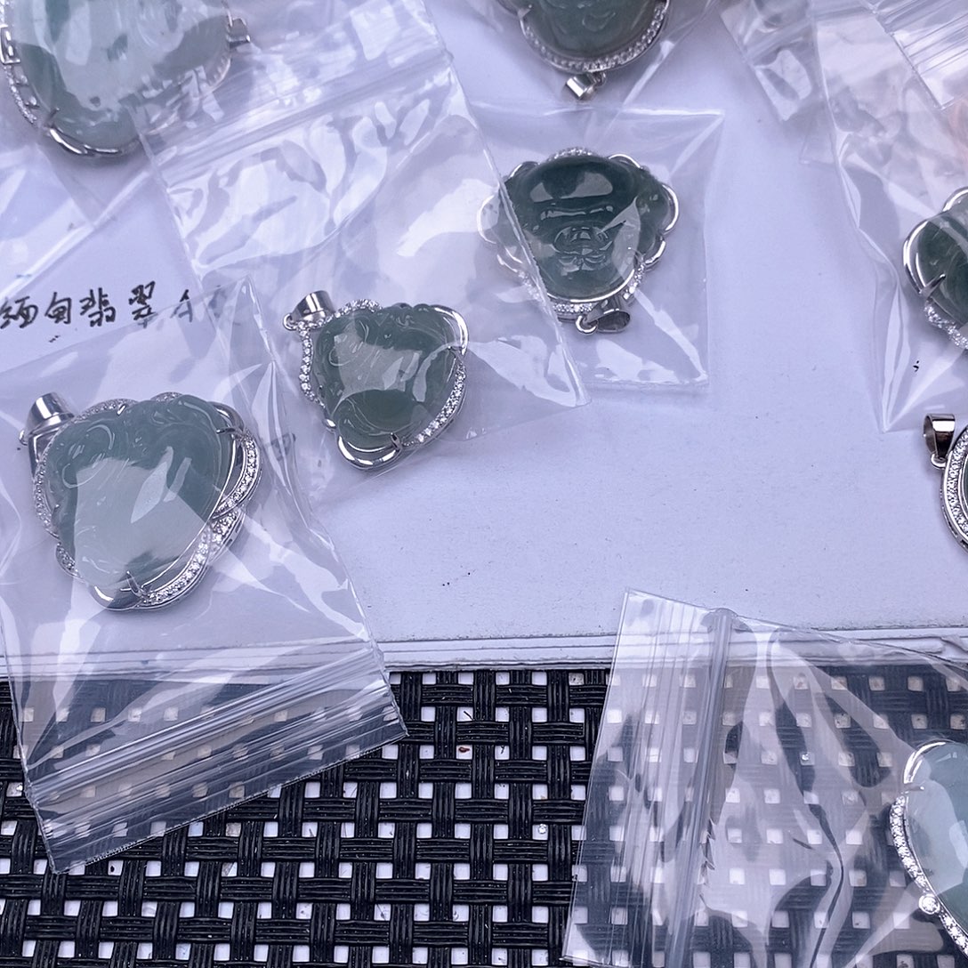 颈饰银S925镶嵌翡翠吊坠