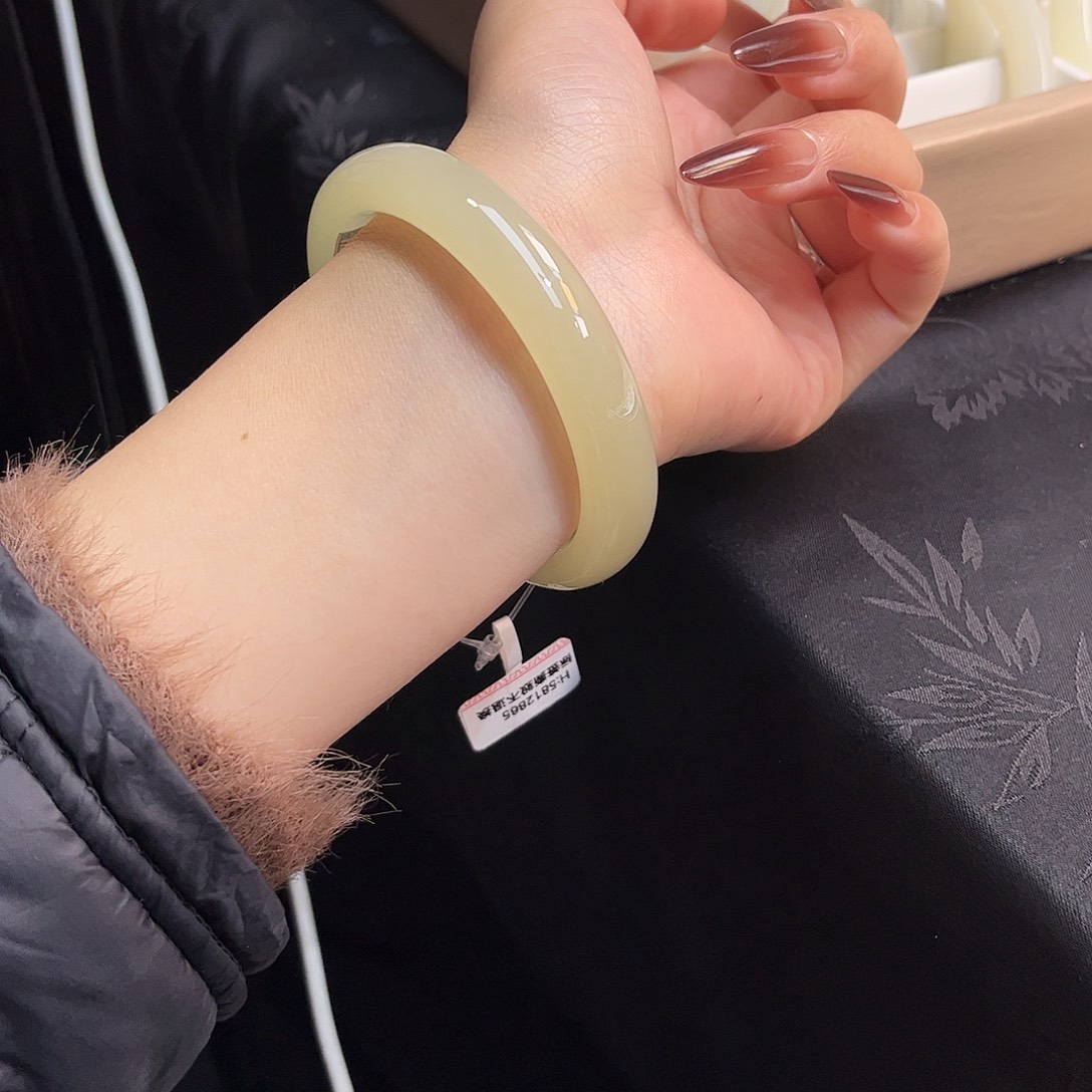 和田玉未镶嵌手镯浅晴水