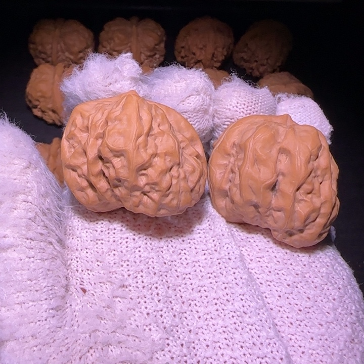 核桃蛤蟆小异性手把件