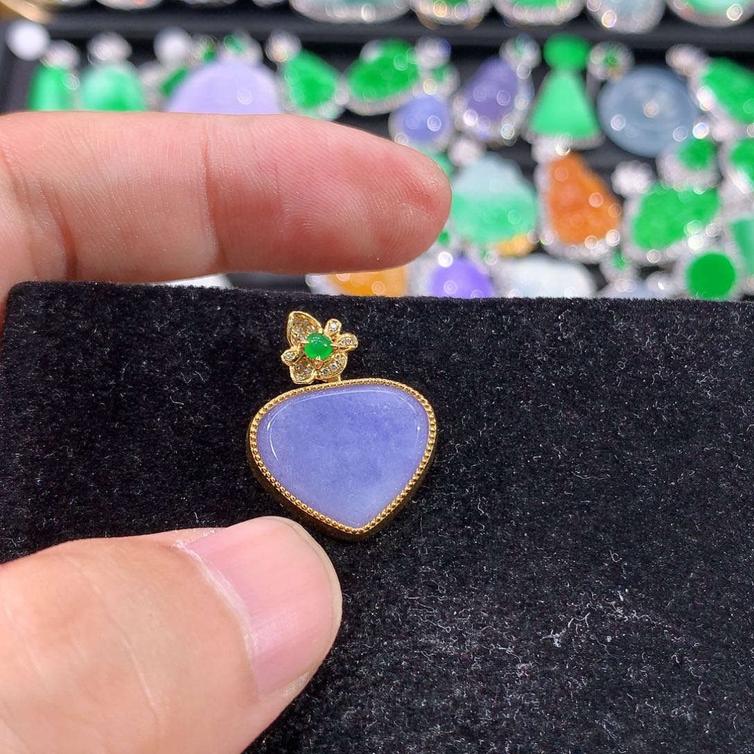 翡翠18K金镶嵌颈饰