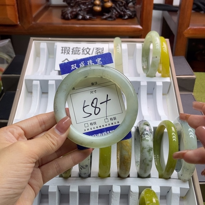 蛇纹石玉手镯未镶嵌231