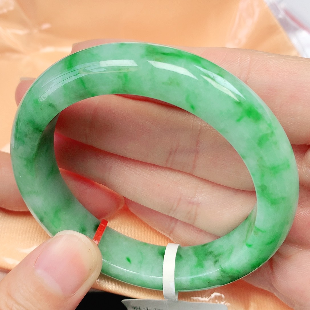 翡翠手镯未镶嵌抖音735