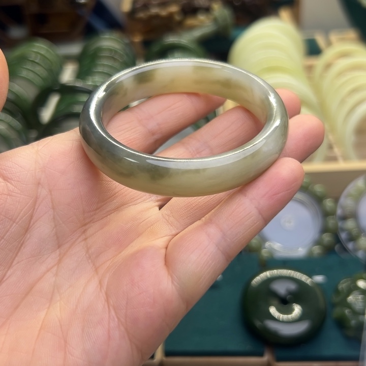 和田玉手镯未镶嵌53.1圈围204