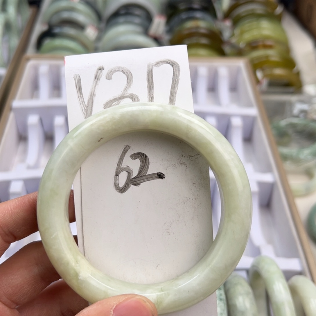 岫玉手镯未镶嵌天然岫玉