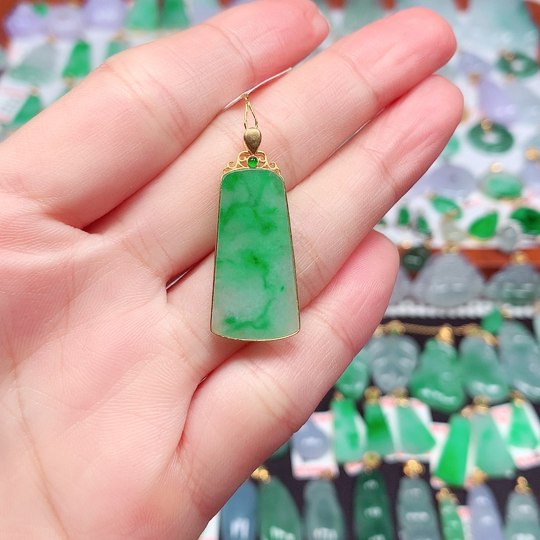 翡翠颈饰18K金镶嵌天然翡翠A货