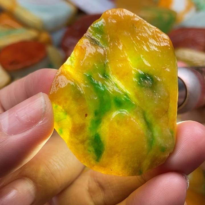 翡翠未镶嵌颈饰缅甸