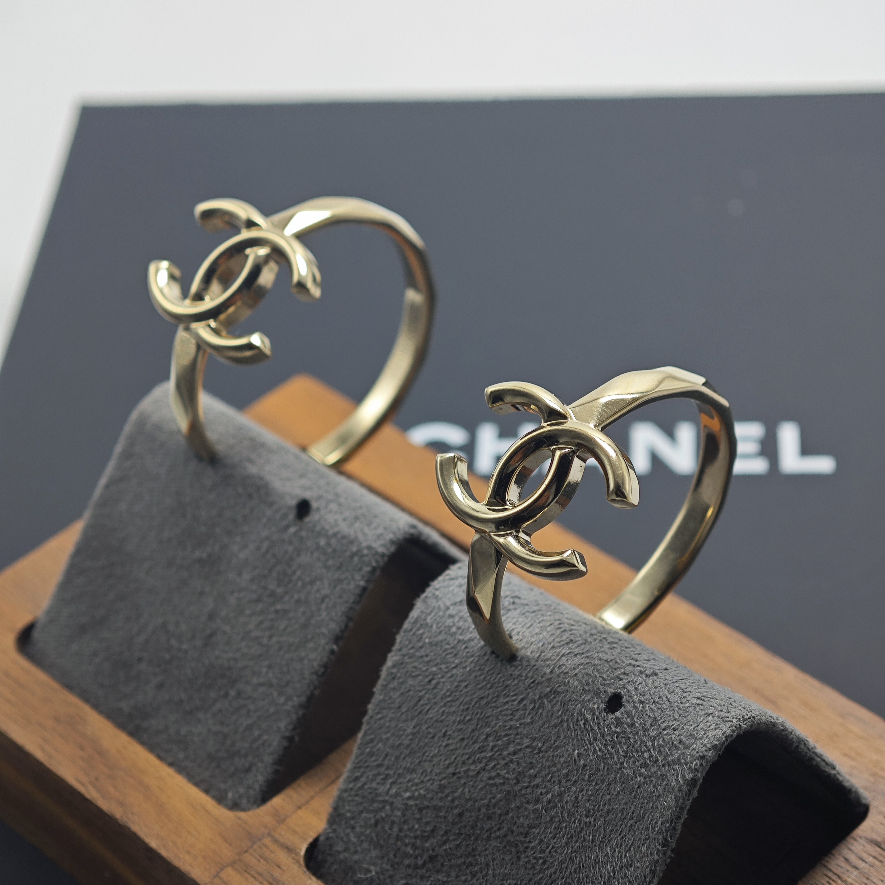 未使用 Chanel/香奈儿 香槟金素款亮面耳圈精致小众素款