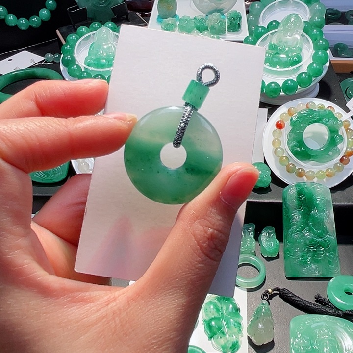 石英质玉吊坠未镶嵌